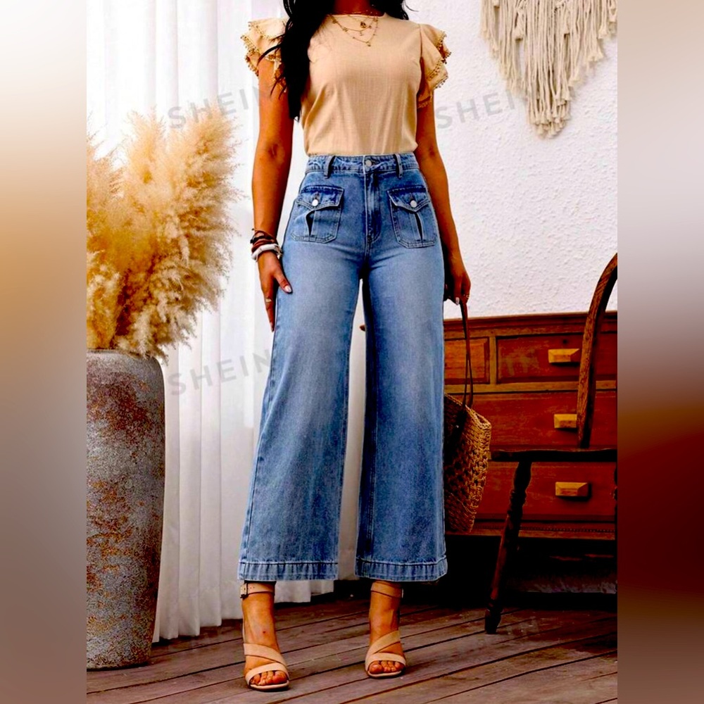 NWOT Women's Flap Pocket /Non-Stretch Flared Jeans